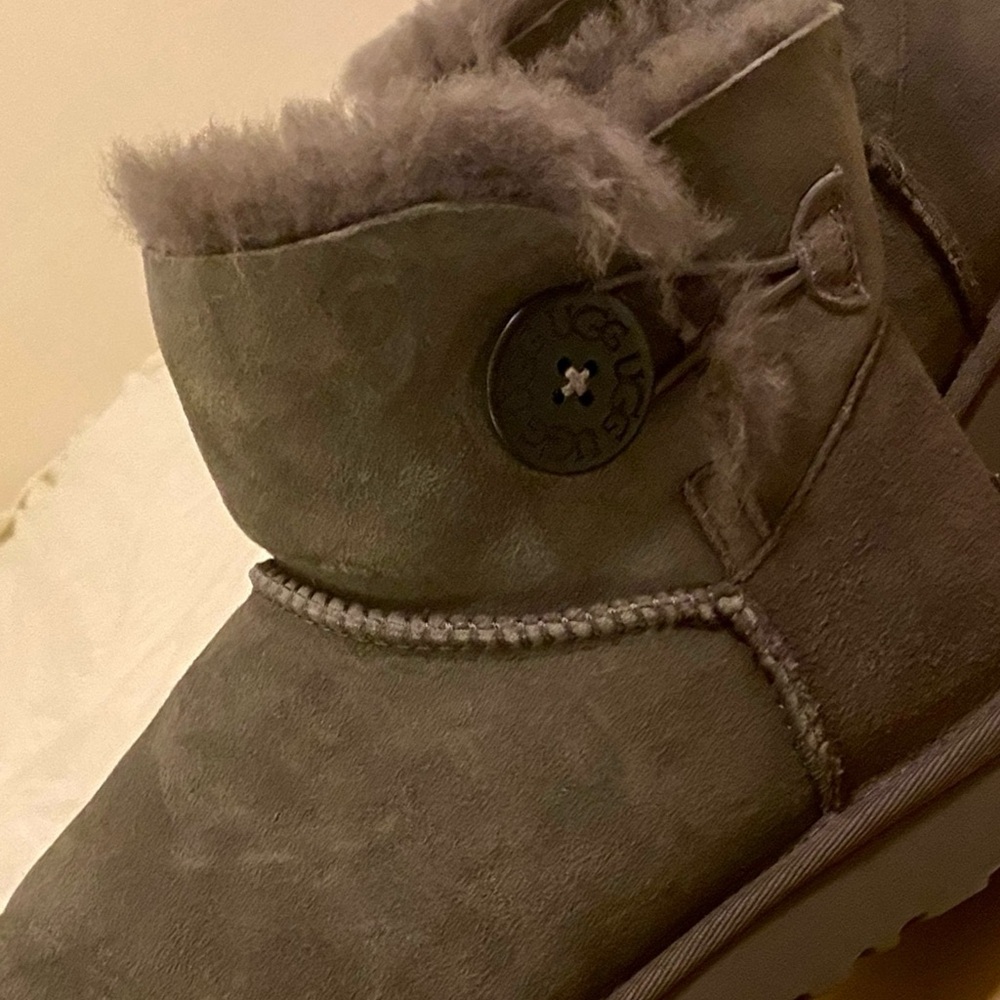Mini Bailey Button I| UGG Boot